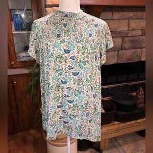 TORRID SIZE 2 SIZE 2 XL BEIGE AND GREEN MULTICOLOR TOP CAP SLEEVE SMOCKED TOP